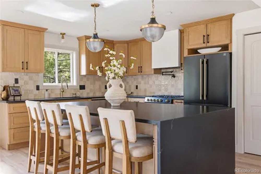 Recent BH Builders kitchen remodel in the Denver metro, the standard of finish Centennial homeowners can expect
